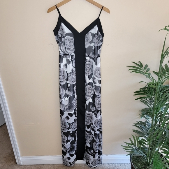 Arden B Dresses & Skirts - NWT Arden B | Black & White Floral Maxi Dress with Side Slits Size Small